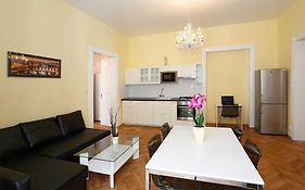 Apartment Pštrossova